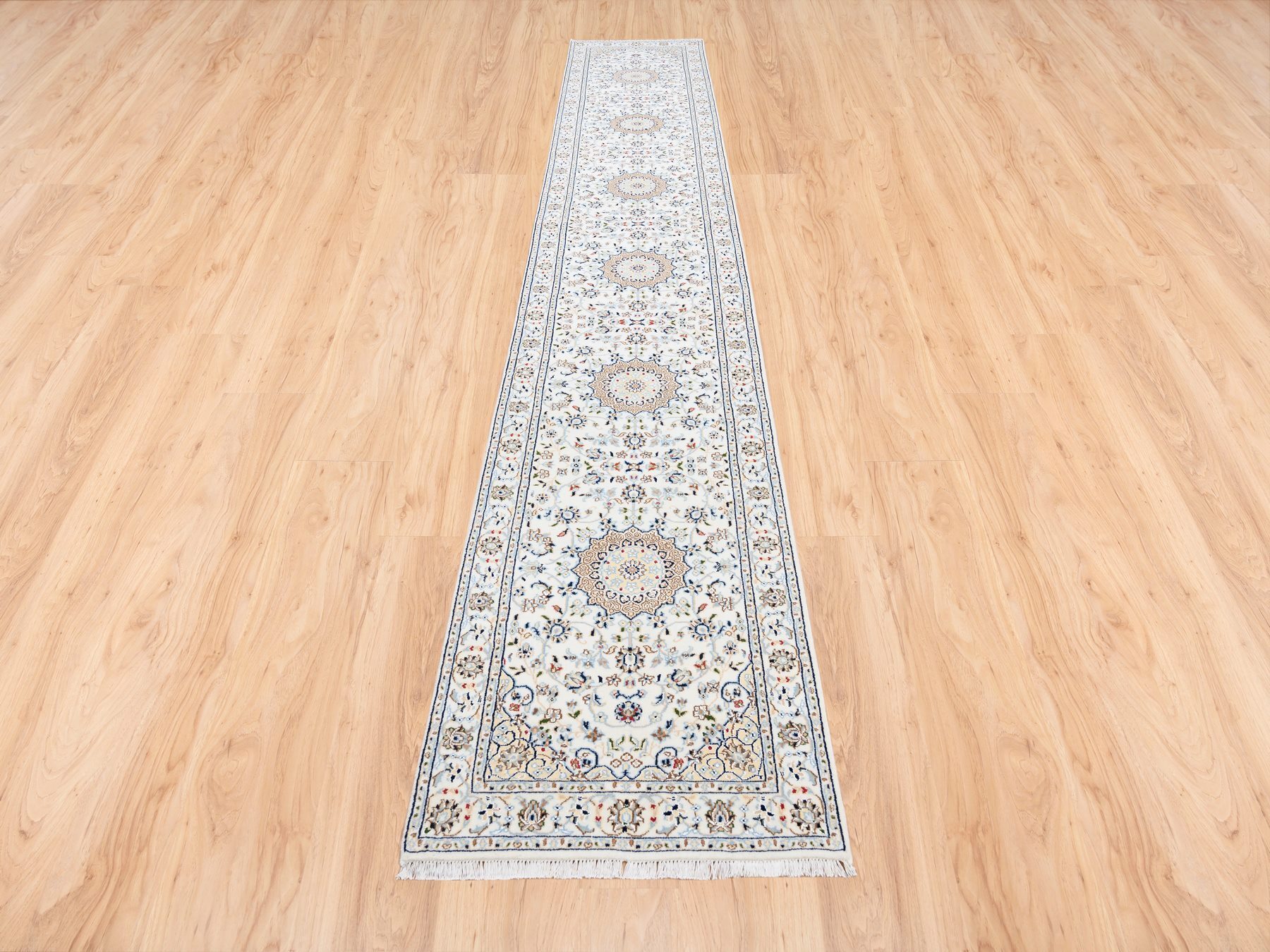 Traditional Rugs LUV571059